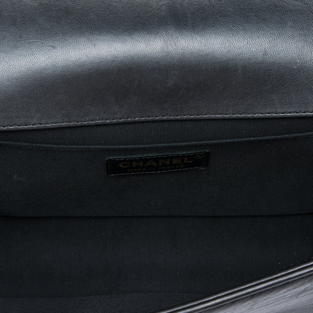 Chanel Sac bandoulière Matelassé Boy à rabat Moyen Cuir d'agneau Noir – vue 4 – GABY PARIS