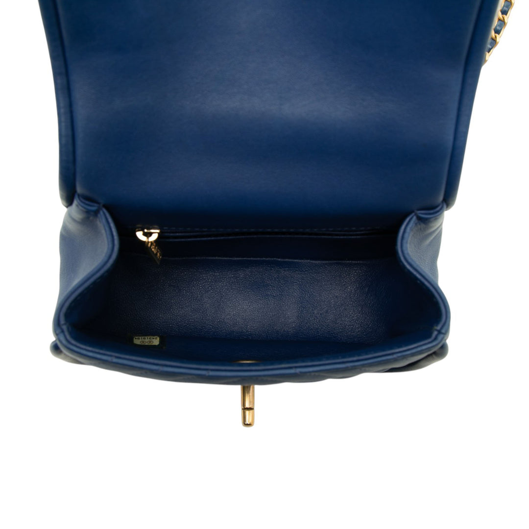 Chanel Sac à main CC Chevron Reversed Rond à rabat Mini Cuir d'agneau Bleu – vue 4 – GABY PARIS