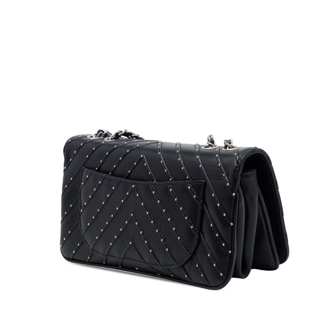 Chanel Chevron Stud Wars Rabat intégral Cuir d'agneau Noir – vue 2 – GABY PARIS