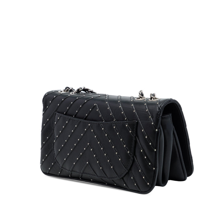 Chanel Chevron Stud Wars Rabat intégral Cuir d'agneau Noir – vue 2 – GABY PARIS