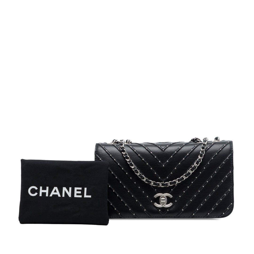 Chanel Chevron Stud Wars Rabat intégral Cuir d'agneau Noir – vue 7 – GABY PARIS