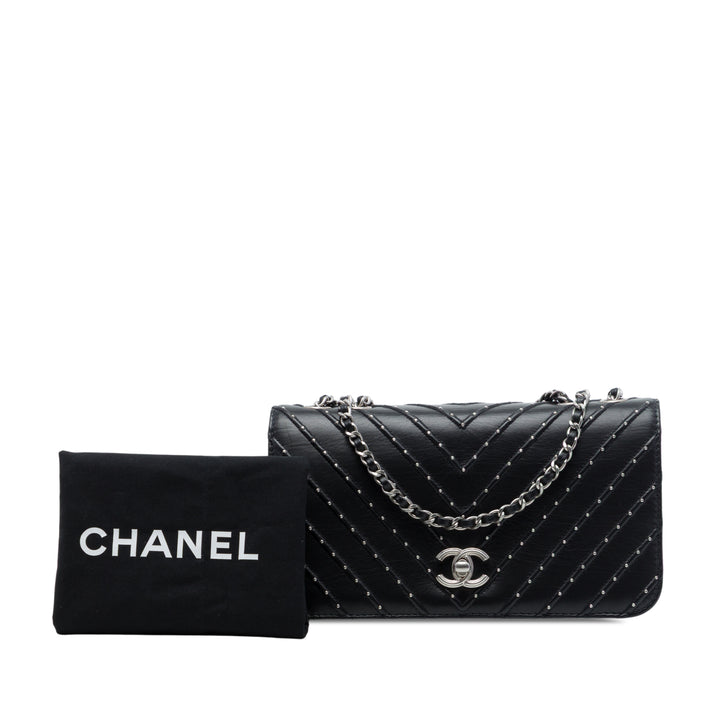 Chanel Chevron Stud Wars Rabat intégral Cuir d'agneau Noir – vue 7 – GABY PARIS