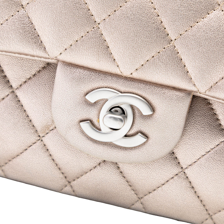 Chanel Medium Classic Metallic Cuir d’agneau Double rabat