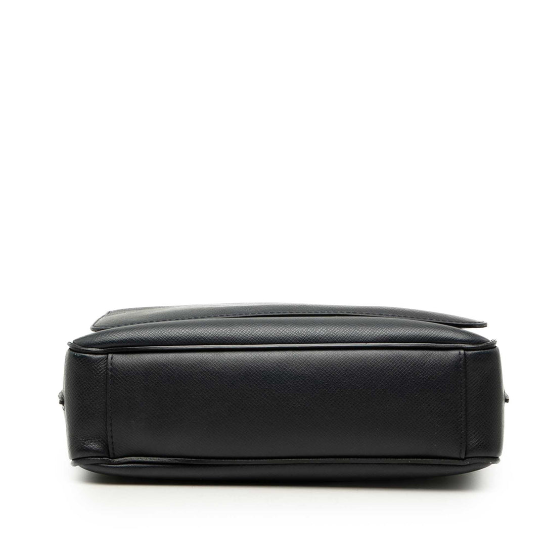 Louis Vuitton Taiga Roman PM