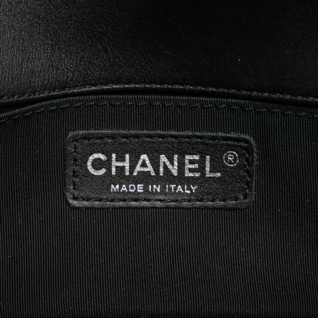 Chanel Small Quilted Cuir verni Boy Flap Noir