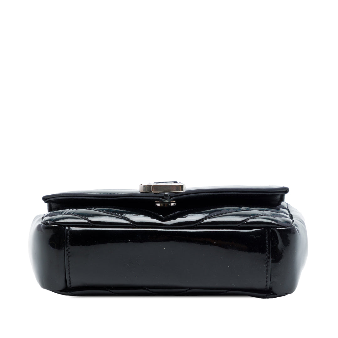 Saint Laurent Baby Chevron Cuir verni Classic Monogram Sac à chaîne