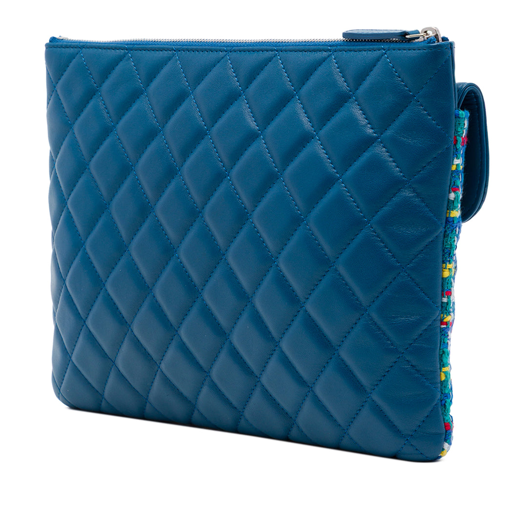Chanel CC Matelassé et Pochette Tweed Bleu – vue 2 – GABY PARIS