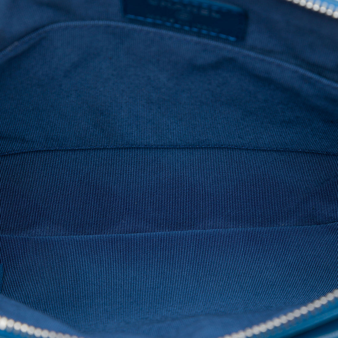 Chanel CC Matelassé et Pochette Tweed Bleu – vue 4 – GABY PARIS