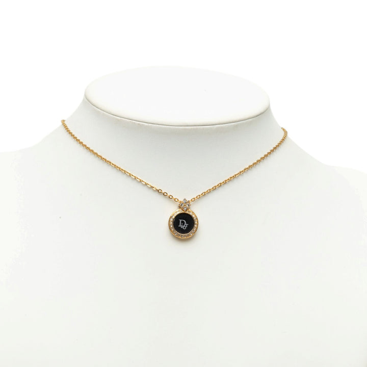 Dior Collier Émail Strass Logo Pendant plaqué or Noir – vue 6 – GABY PARIS