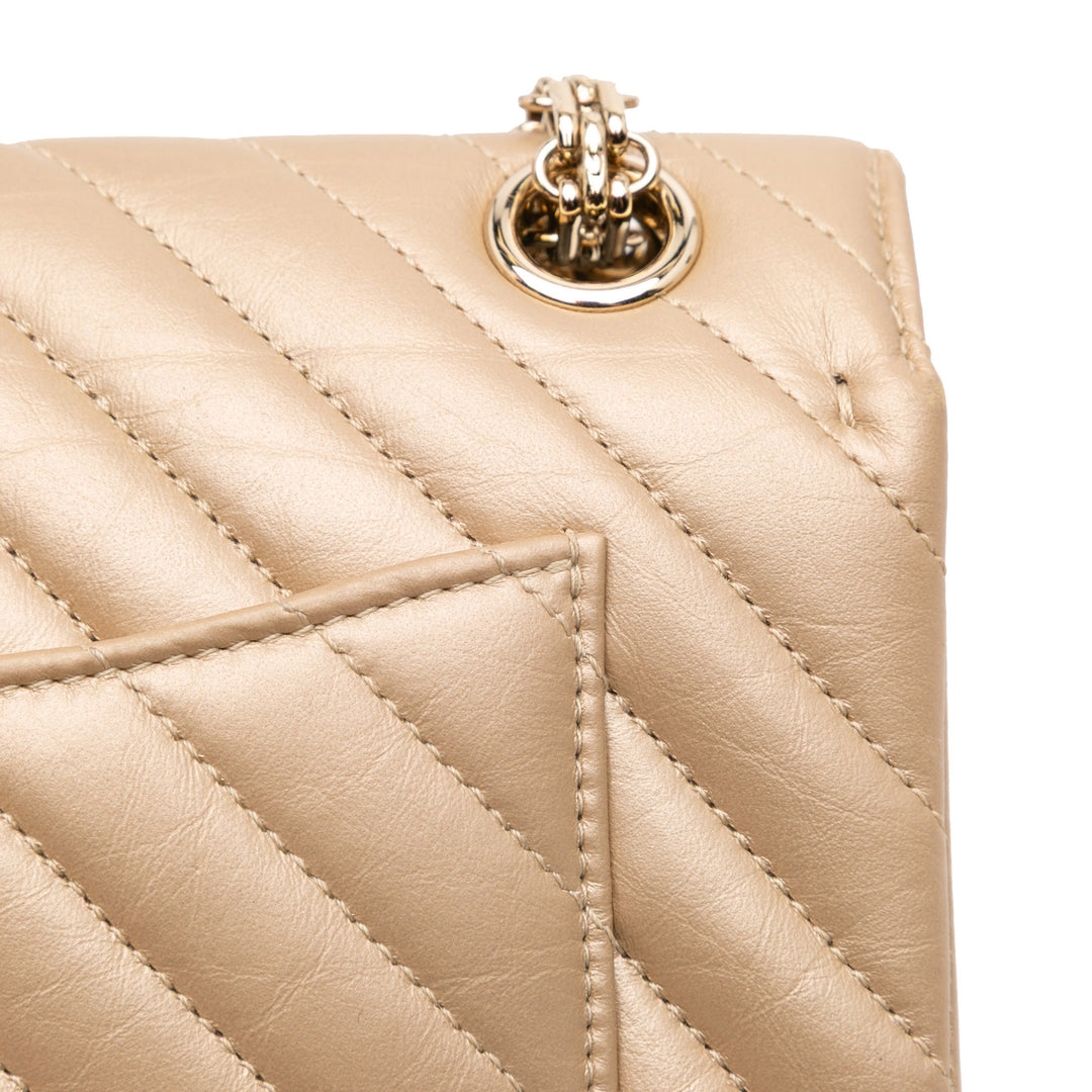 Chanel Reissue 2.55 Chevron Quilted Métallisé Cuir de veau Simple rabat 224 Doré
