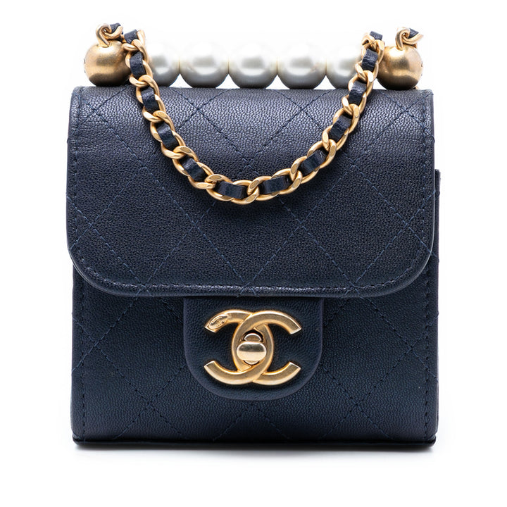 Chanel Mini Matelassé Cuir de chèvre Vertical Chic Perles à rabat Pochette avec chaîne
