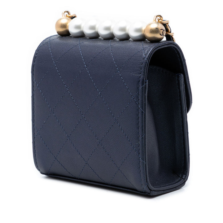 Chanel Mini Matelassé Cuir de chèvre Vertical Chic Perles à rabat Pochette avec chaîne
