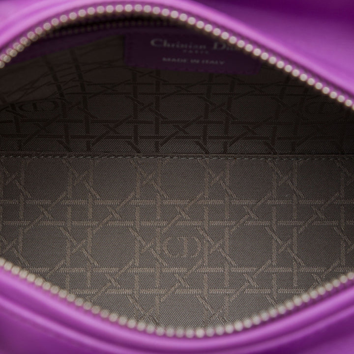 Dior Sac à main Lady Dior Cannage Moyen Cuir d'agneau Violet – vue 4 – GABY PARIS