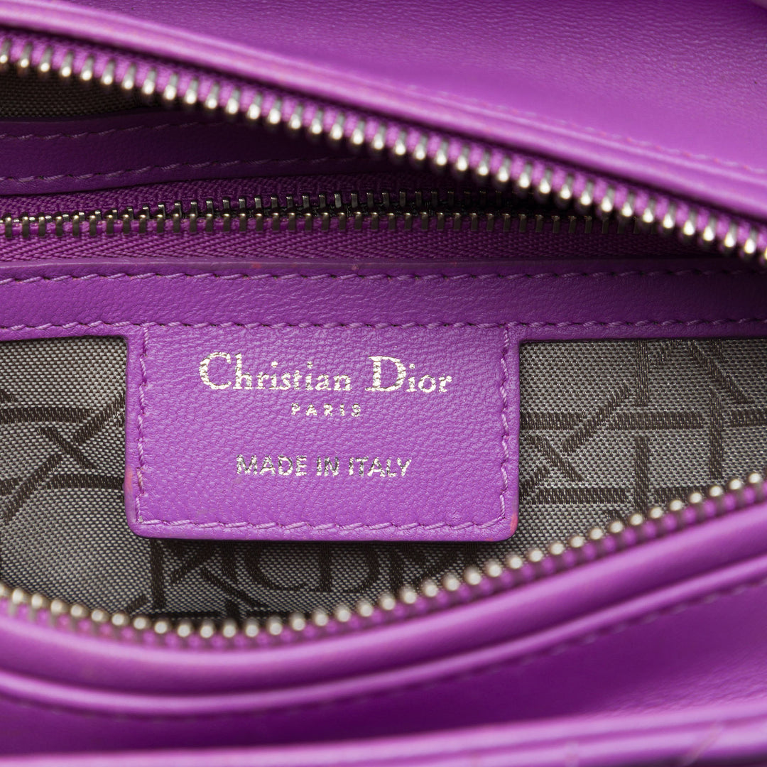 Dior Sac à main Lady Dior Cannage Moyen Cuir d'agneau Violet – vue 5 – GABY PARIS