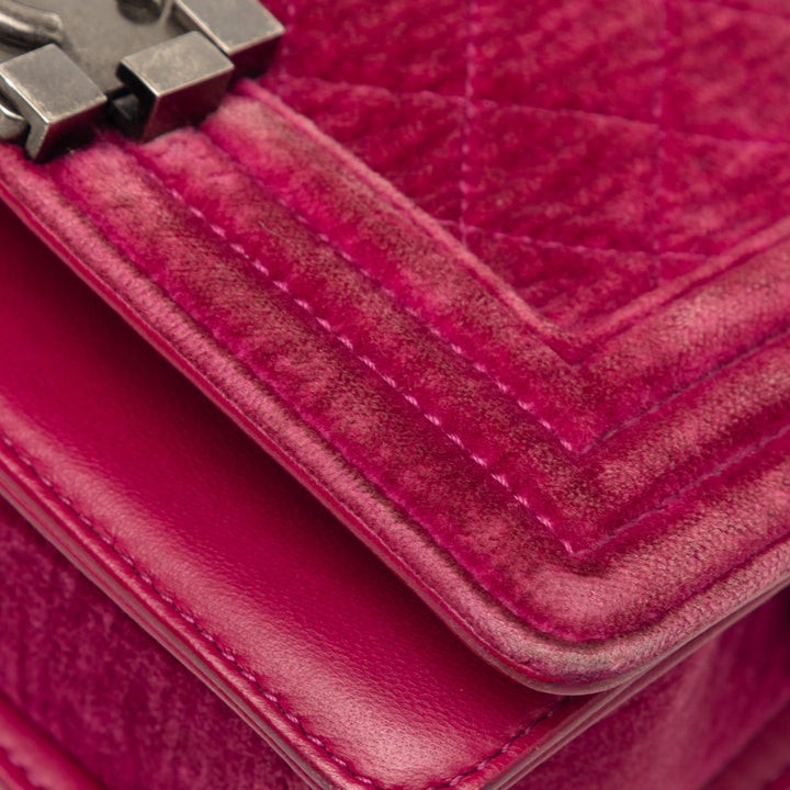 Chanel Small Matelassé Velours Boy à rabat