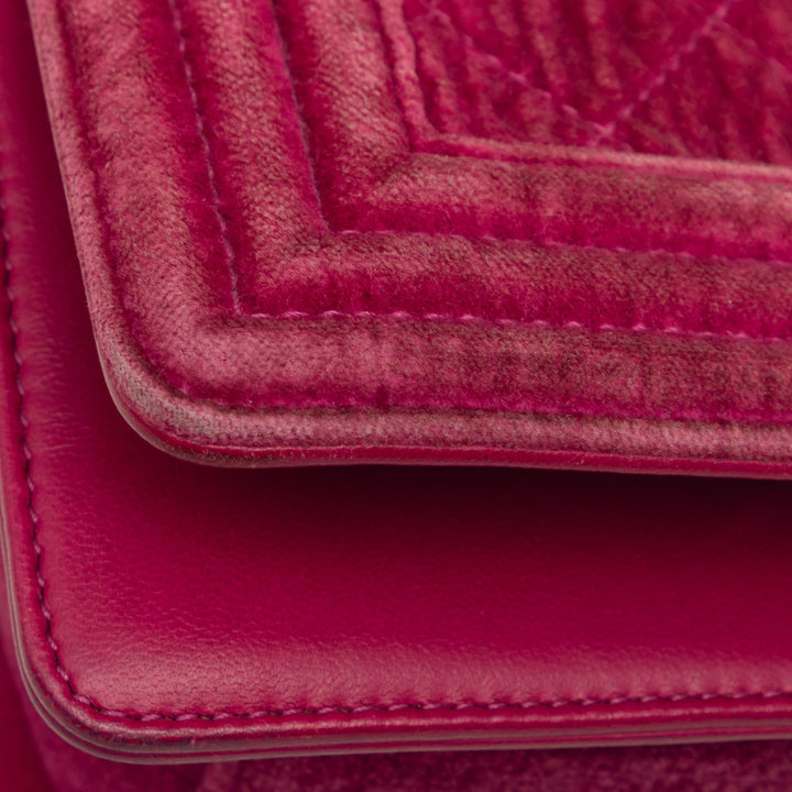 Chanel Small Matelassé Velours Boy à rabat