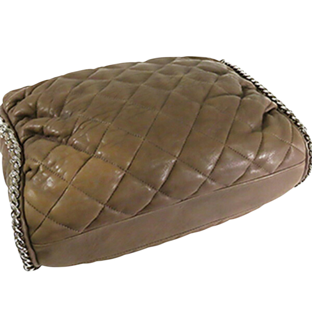 Chanel Matelassé Washed Cuir d'agneau Sac rond à chaîne Hobo