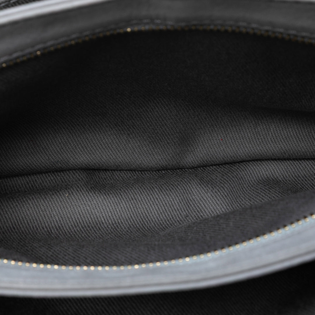 Chanel Medium Quilted Cuir de veau Triple Stitched Flap Bleu – GABY PARIS Authentique