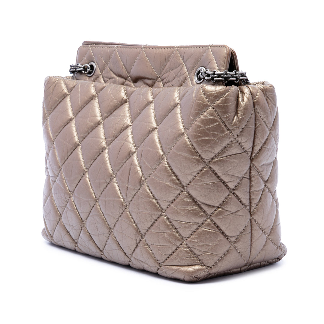 Chanel Matelassé Metallic vieilli Cuir de veau Reissue 2.55 Cabas