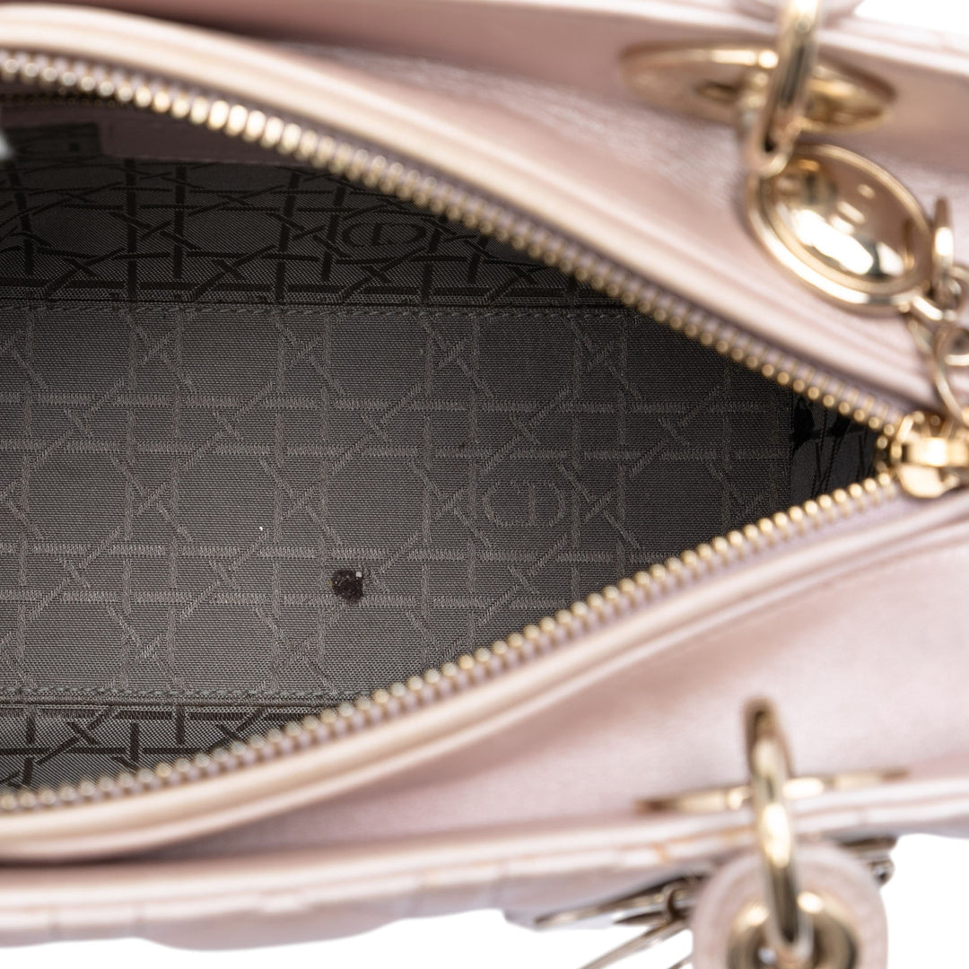 Dior Medium Perleescent Cuir d’agneau Cannage Lady Dior