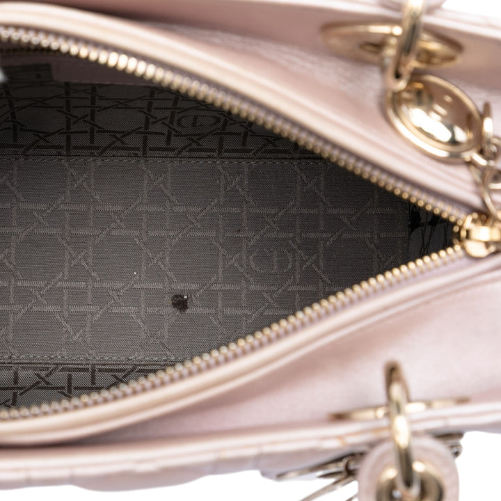 Dior Medium Perleescent Cuir d’agneau Cannage Lady Dior