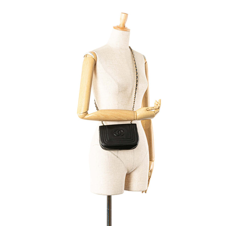 CC Stitched Lambskin Flap Black - Gaby Paris