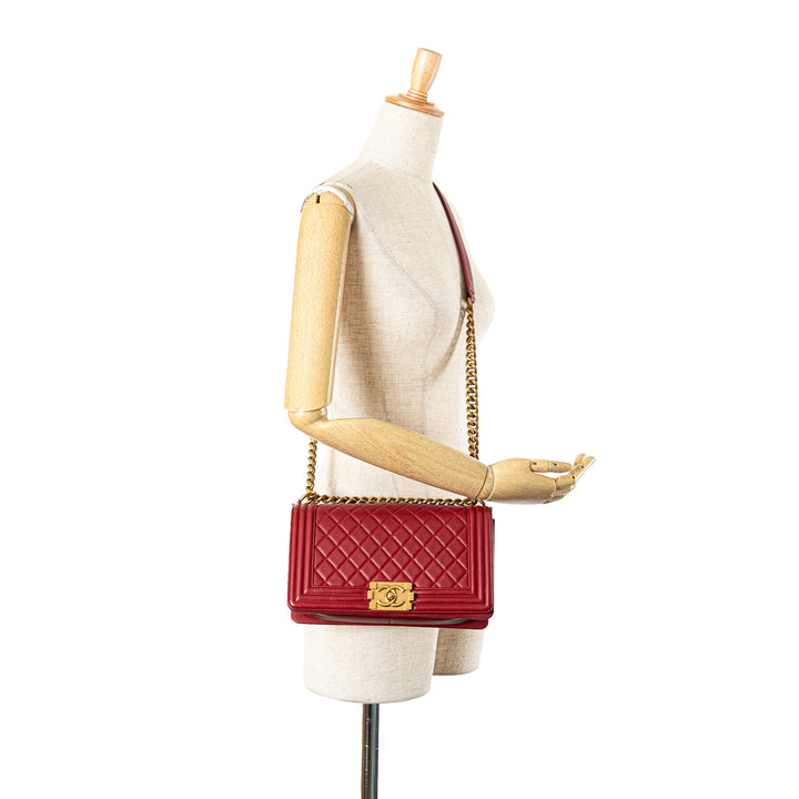 Chanel Matelassé Boy à rabat Moyen Cuir d'agneau Rouge – vue 11 – GABY PARIS