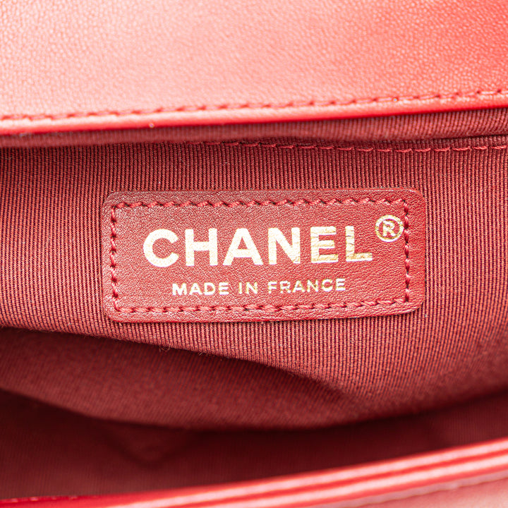 Chanel Matelassé Boy à rabat Moyen Cuir d'agneau Rouge – vue 5 – GABY PARIS