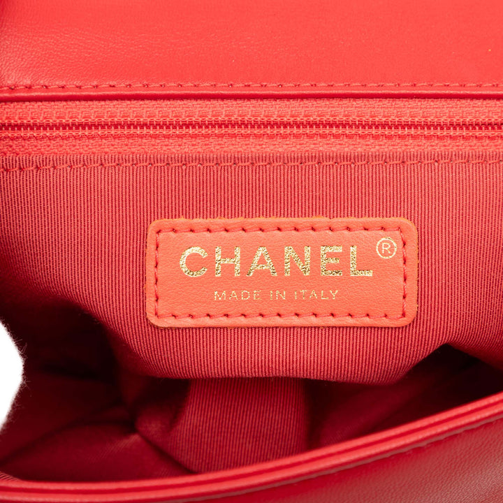 Chanel Matelassé Cuir d’agneau clouté Beauty Begins à rabat
