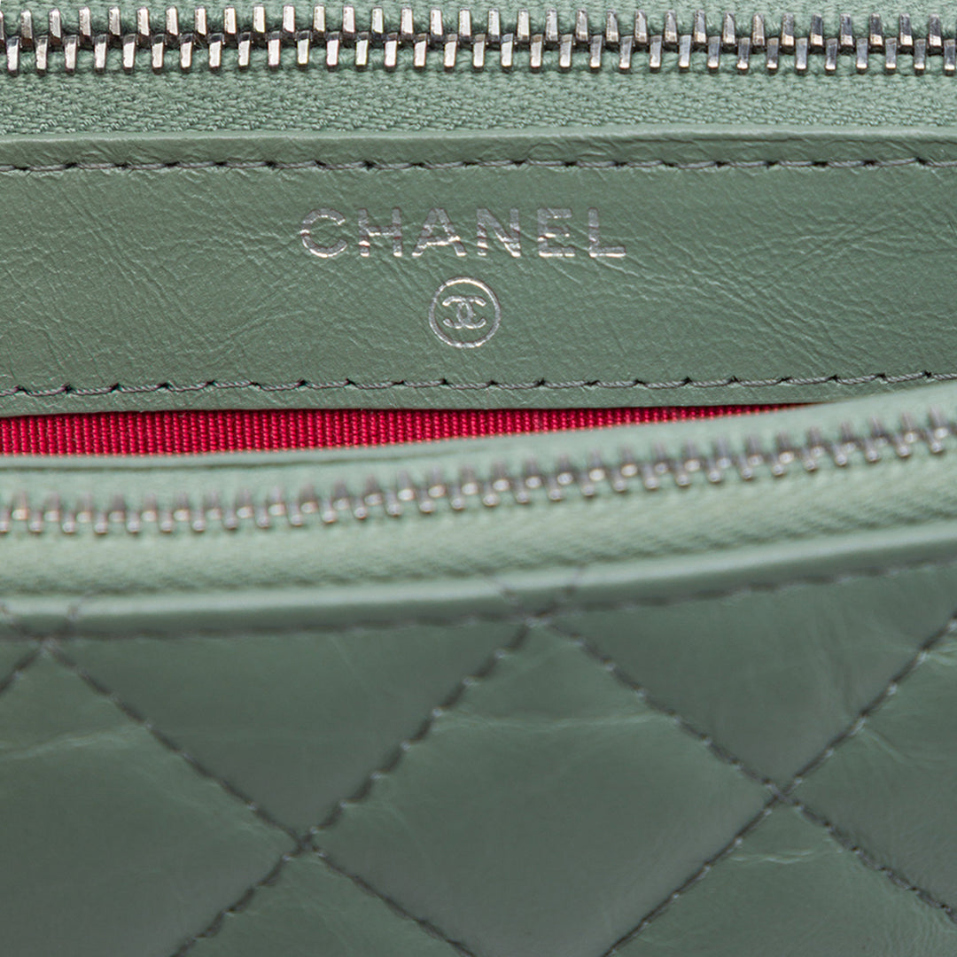 Chanel vieilli Cuir de veau Gabrielle Double Zip Pochette avec chaîne