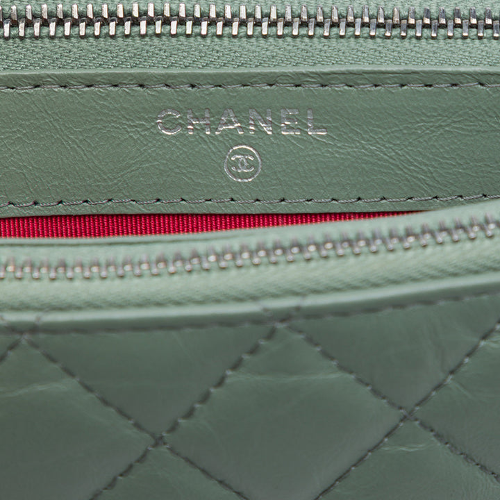 Chanel vieilli Cuir de veau Gabrielle Double Zip Pochette avec chaîne