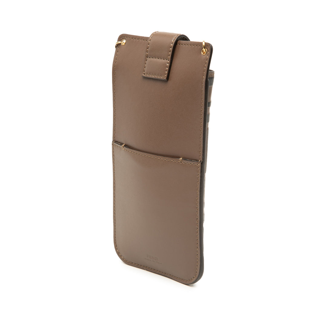 Fendi FF 1974 embossé Cuir Phone Pochette avec chaîne