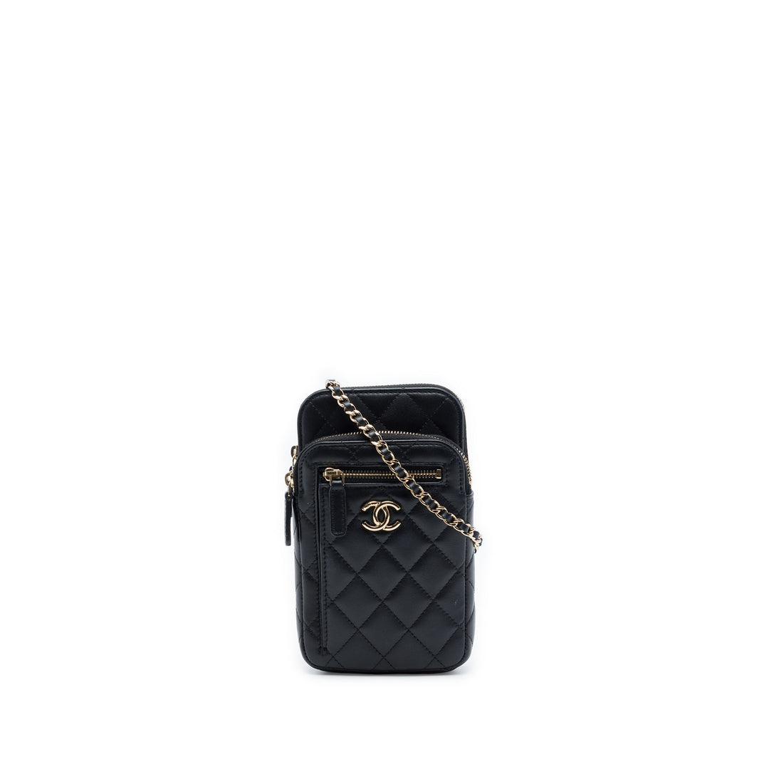 Chanel CC Matelassé Cuir d’agneau Phone Holder avec chaîne