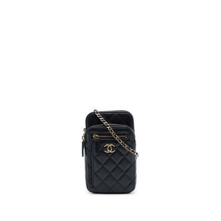 Chanel CC Matelassé Cuir d’agneau Phone Holder avec chaîne