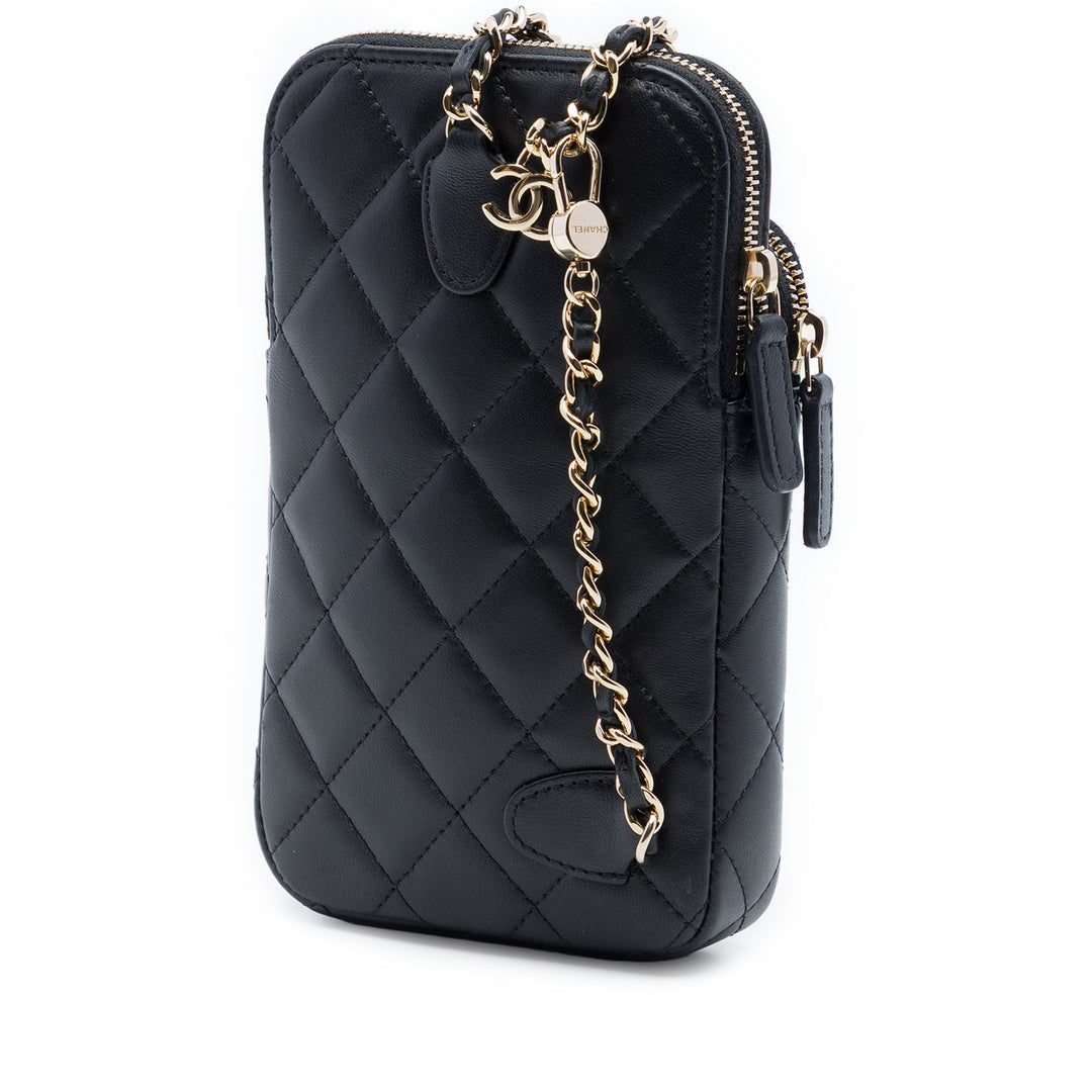 Chanel CC Matelassé Cuir d’agneau Phone Holder avec chaîne
