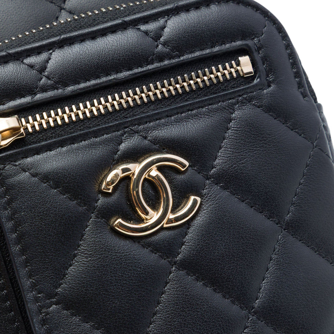 Chanel CC Matelassé Cuir d’agneau Phone Holder avec chaîne