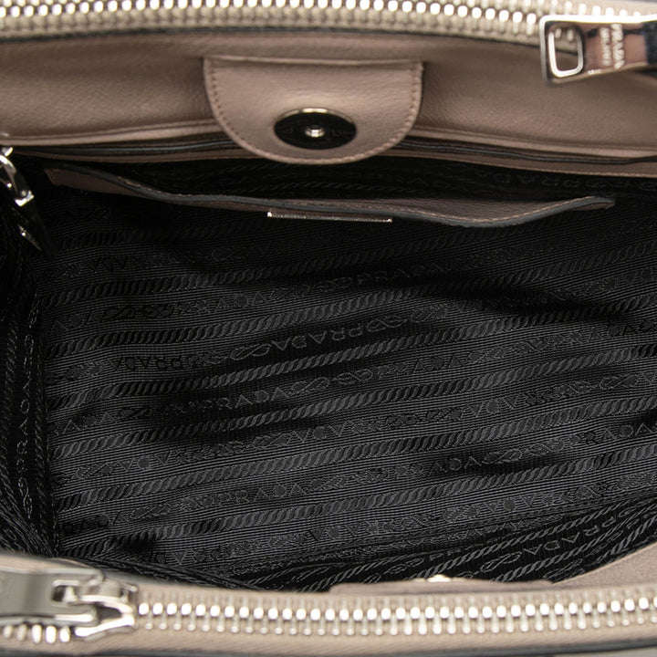 Prada Glace Veau clouté Twin Pocket Sac