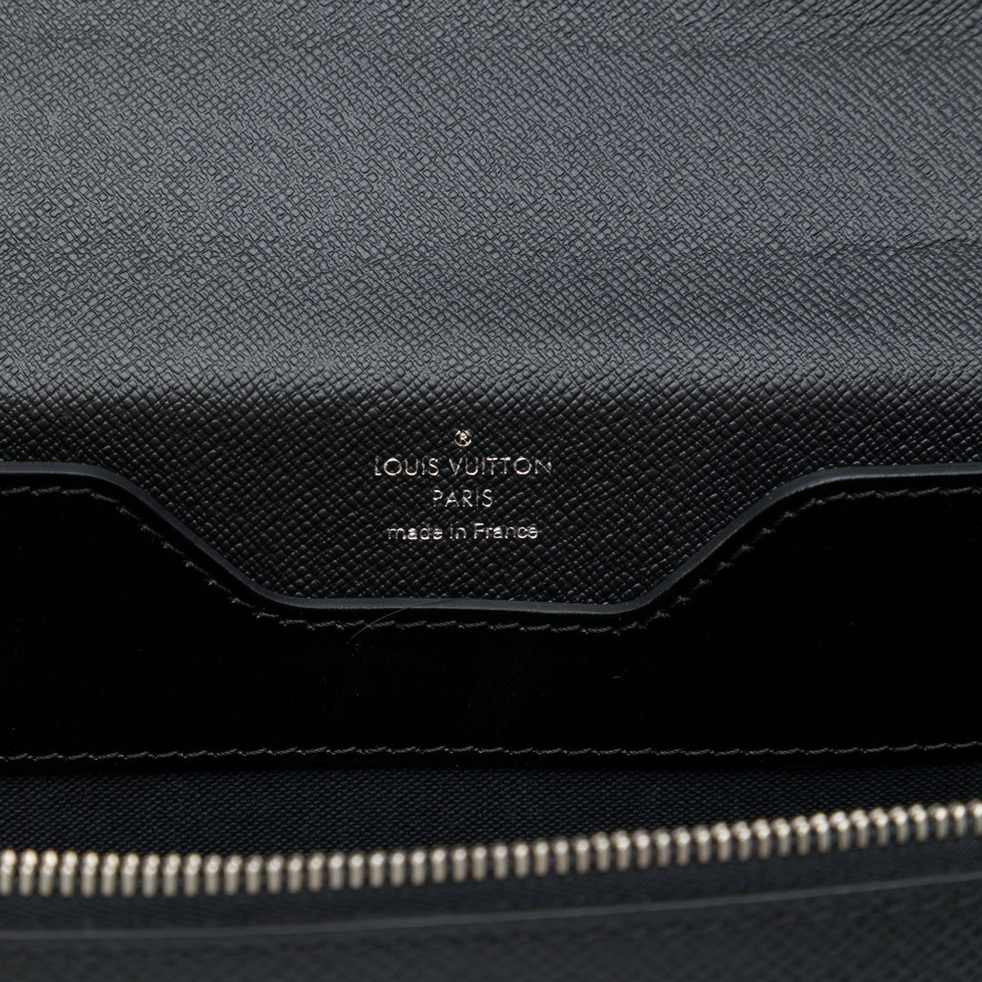 Louis Vuitton Taiga Neo Robusto 2 Porte-documents Noir – vue 5 – GABY PARIS