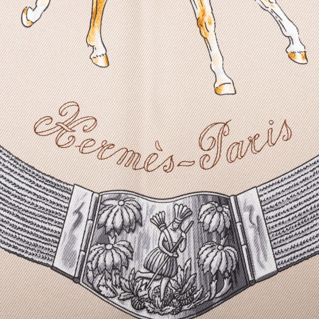 Hermès Carré Pampa 70 Beige – vue 3 – GABY PARIS