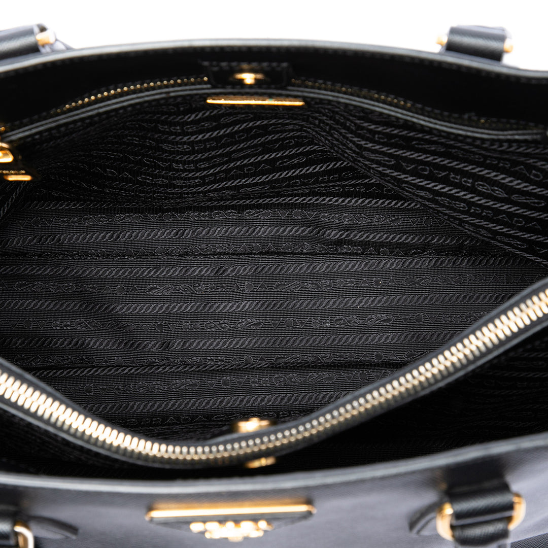 Prada Cabas Lux Gardeners Saffiano Moyen Noir – vue 4 – GABY PARIS