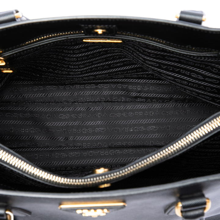 Prada Cabas Lux Gardeners Saffiano Moyen Noir – vue 4 – GABY PARIS