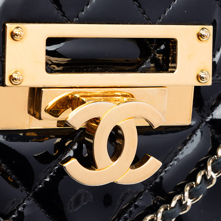 Chanel Matelassé Cuir verni Golden Class Accordion à rabat