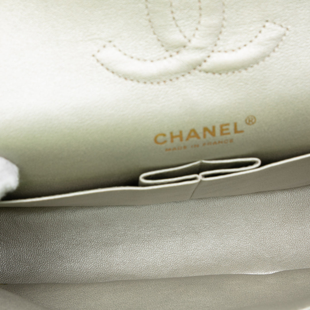 Chanel Medium Classic Iridescent Cuir d’agneau Double rabat Doré