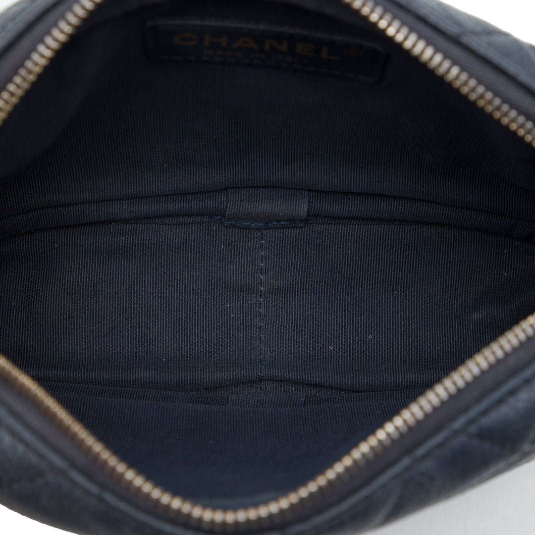 Chanel Matelassé Coco Pompon Camera Étui Mini Cuir caviar Noir – vue 4 – GABY PARIS