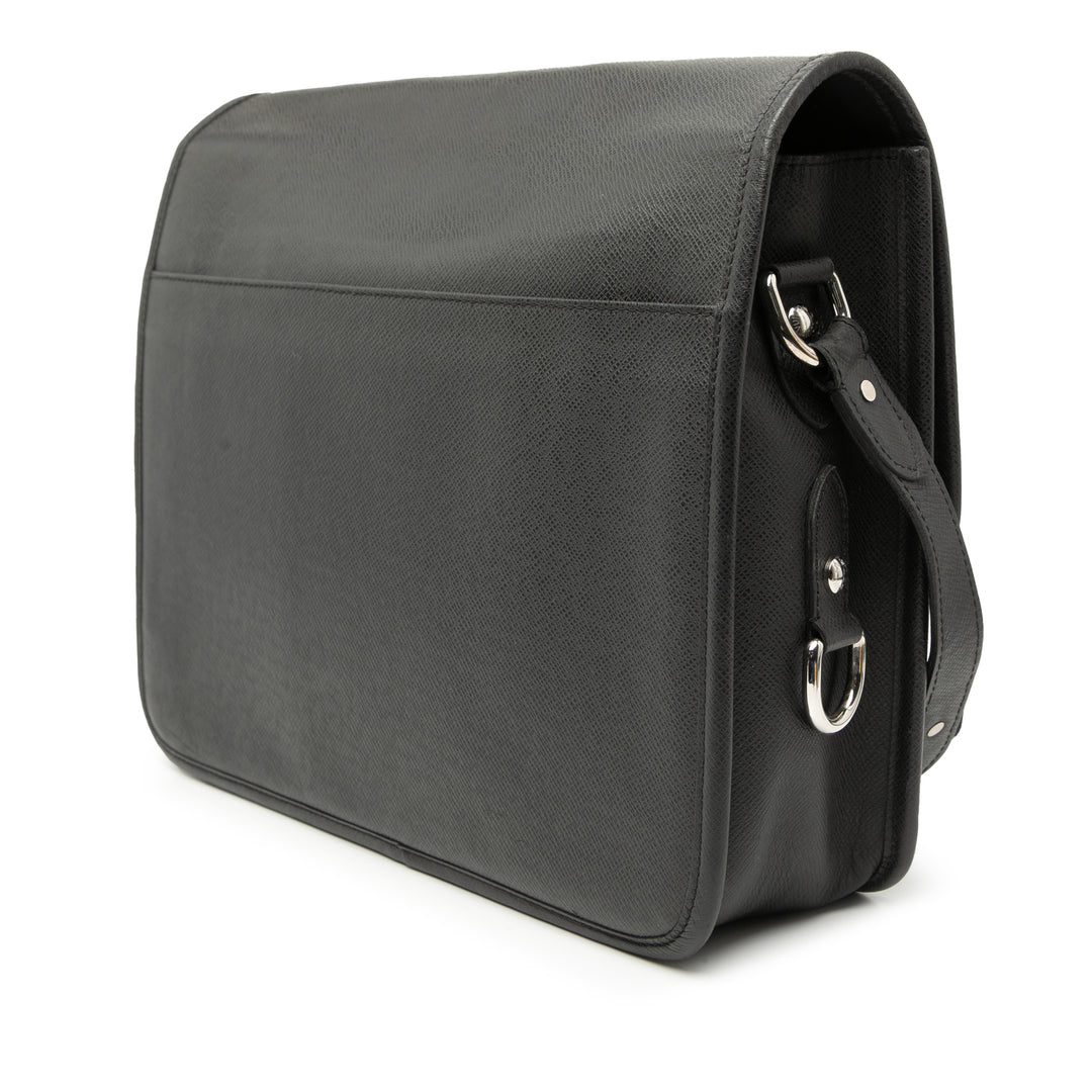 Louis Vuitton Taiga Alexei Messenger