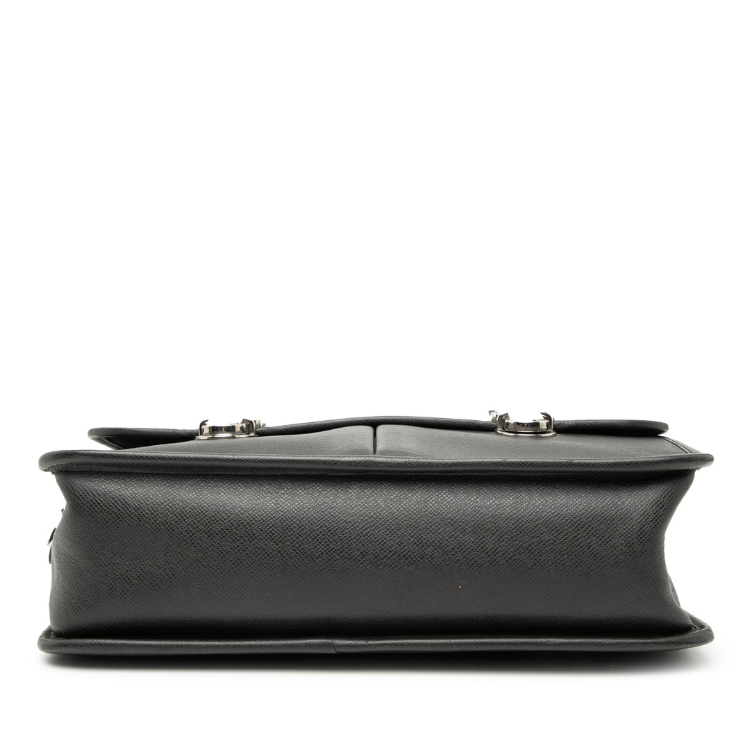 Louis Vuitton Taiga Alexei Messenger