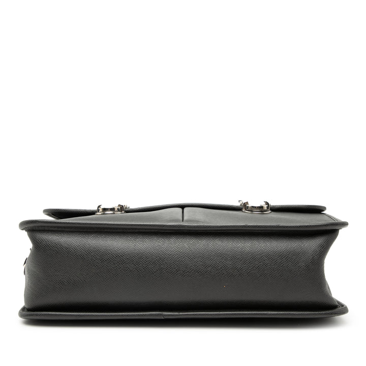 Louis Vuitton Taiga Alexei Messenger