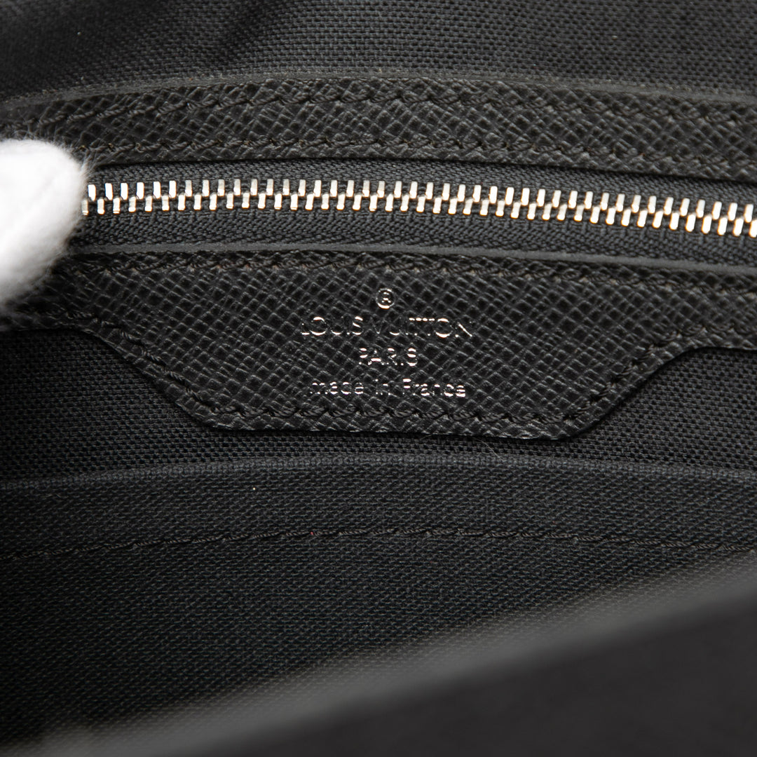 Louis Vuitton Taiga Alexei Messenger