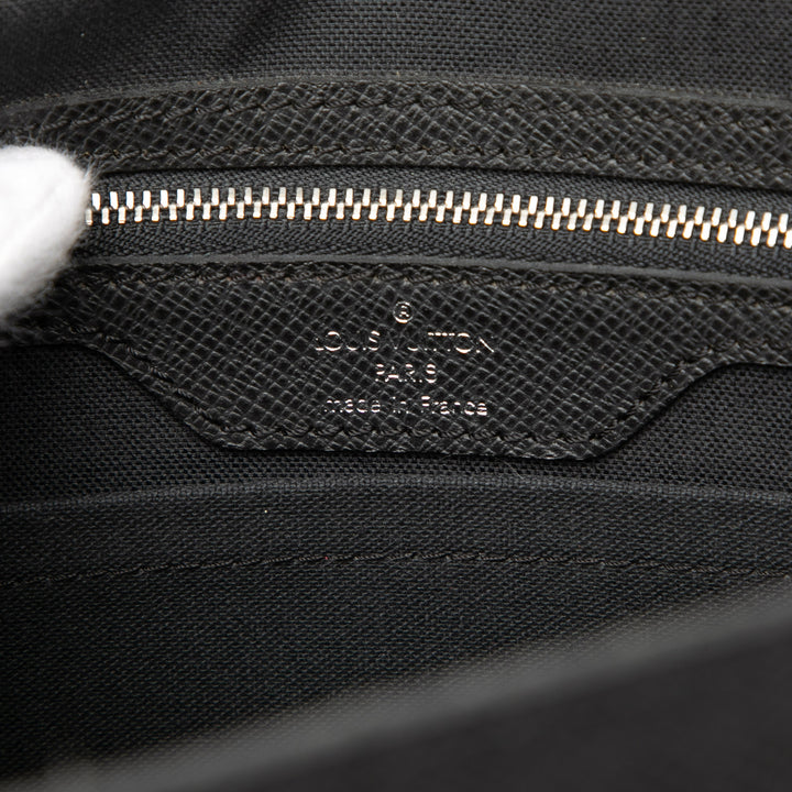 Louis Vuitton Taiga Alexei Messenger