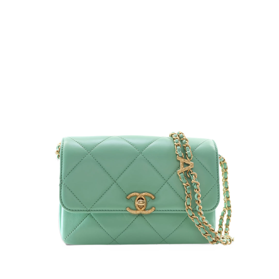 Chanel Sac bandoulière CC Matelassé Logo Chaîne à rabat Petit Cuir de veau Vert – vue principale – GABY PARIS